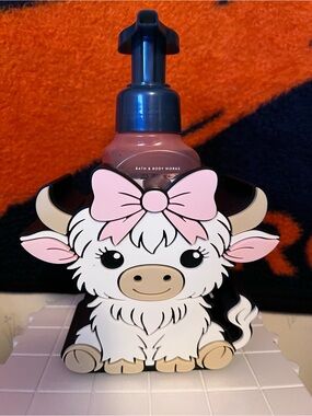 Custom Design - Highland Cow with Bow Bath & Body Works Soap Holder